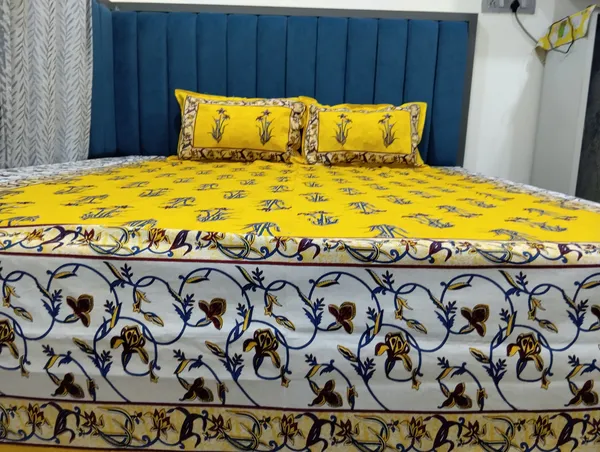 Cotton_Jaipuri_Print_White_And_Yellow_King_Size_Bedsheet_With_2_Pillow_Covers