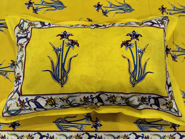 Cotton_Jaipuri_Print_White_And_Yellow_King_Size_Bedsheet_With_2_Pillow_Covers