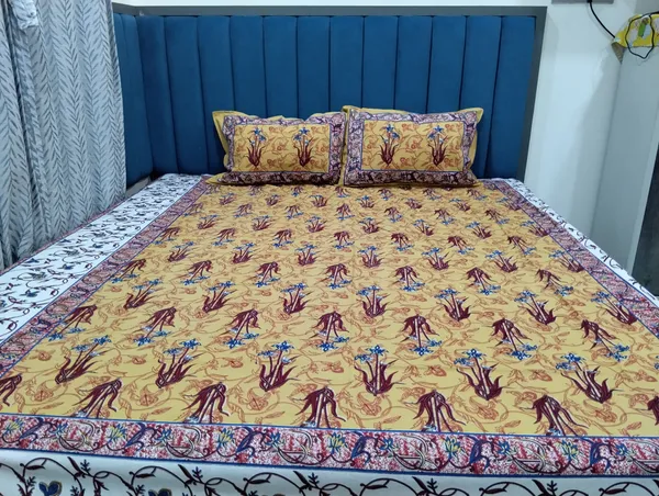 Cotton_Jaipuri_Print_White_And_Beige_King_Size_Bedsheet_With_2_Pillow_Covers