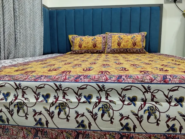 Cotton_Jaipuri_Print_White_And_Beige_King_Size_Bedsheet_With_2_Pillow_Covers