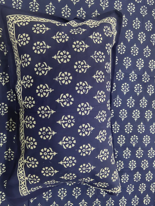 Cotton_Jaipuri_Print_White_And_Indigo_King_Size_Bedsheet_With_2_Pillow_Covers