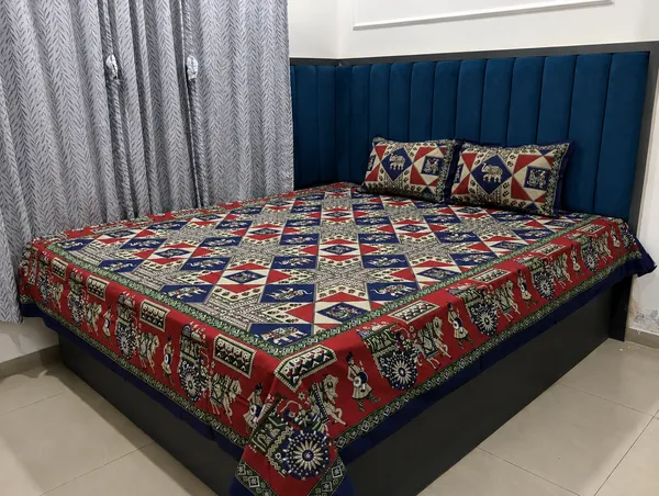 Cotton_Jaipuri_Print_Blue_And_Maroon_King_Size_Bedsheet_With_2_Pillow_Covers