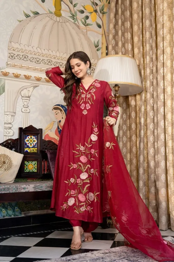 Maroon_Floral_Embroidered_Georgette_Suit_Set_With_Dupatta
