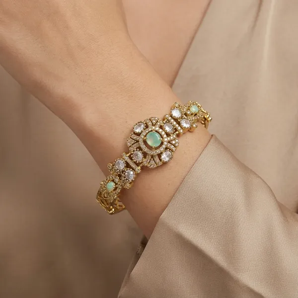 Gold_Plated_Vintage_Style_Bracelet_With_Stones