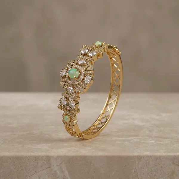Gold_Plated_Vintage_Style_Bracelet_With_Stones