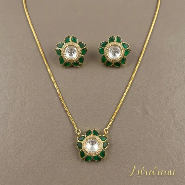 Gold_Tone_Green_Kundan_Floral_Pendant_Set_For_Women