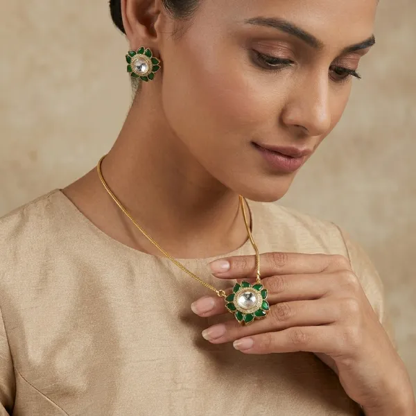 Gold_Tone_Green_Kundan_Floral_Pendant_Set_For_Women