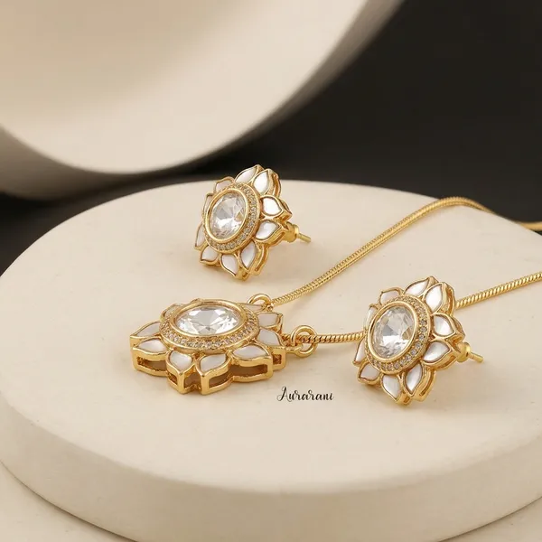 Gold_Tone_Floral_Kundan_White_Stone_Pendant_Set_For_Women