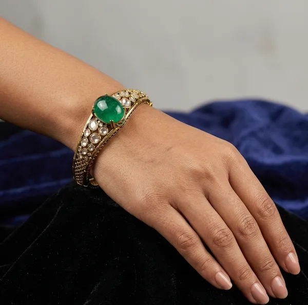 Green_Stone_Kundan_Studded_Antique_Adjustable_Bracelet_For_Women