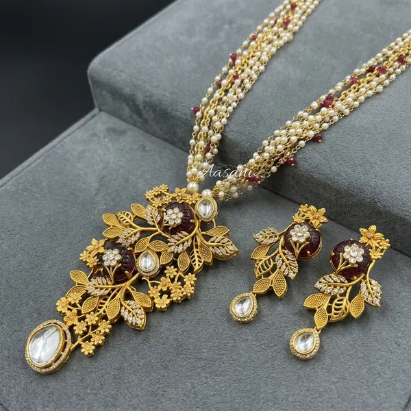 Gold_Tone_Kundan_Pearl_Maroon_Stone_Floral_Necklace_Set_For_Women