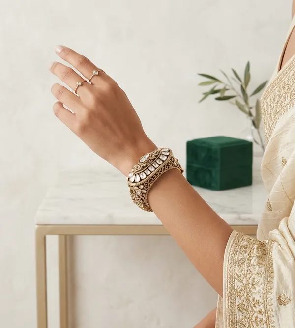 Antique_Silver_Toned_Ornate_Bracelet_With_Gemstone_Detail