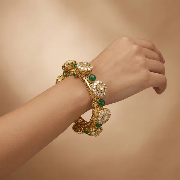 Golden_Antique_Kundan_Stone_Embellished_Bangle_Set_For_Women