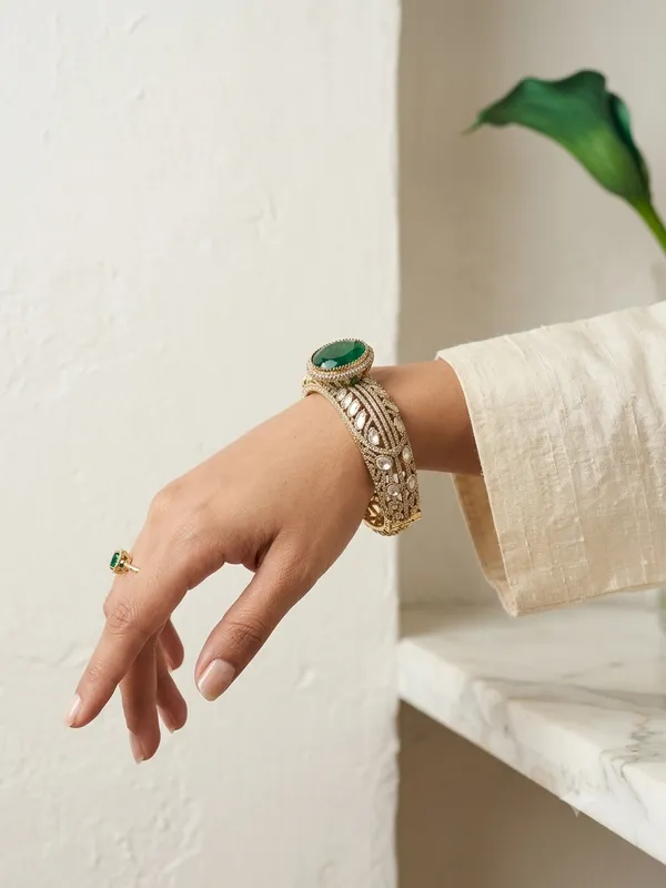 Green_Stone_Silver_Tone_Embellished_Bracelet