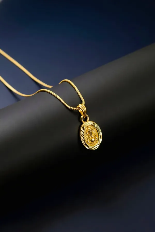 Gold_Plated_Pendant_Necklace_With_Deity_Design