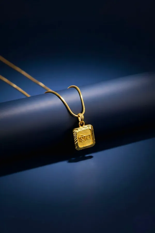 Gold_Plated_Square_Pendant_Necklace_With_Chain