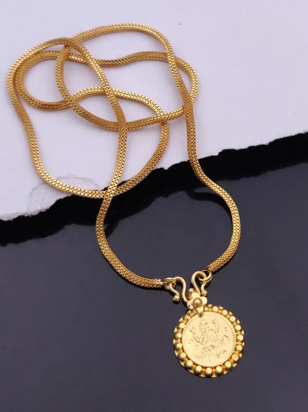 Traditional_Gold_Toned_Pendant_Chain_Necklace_With_Decorative_Coin