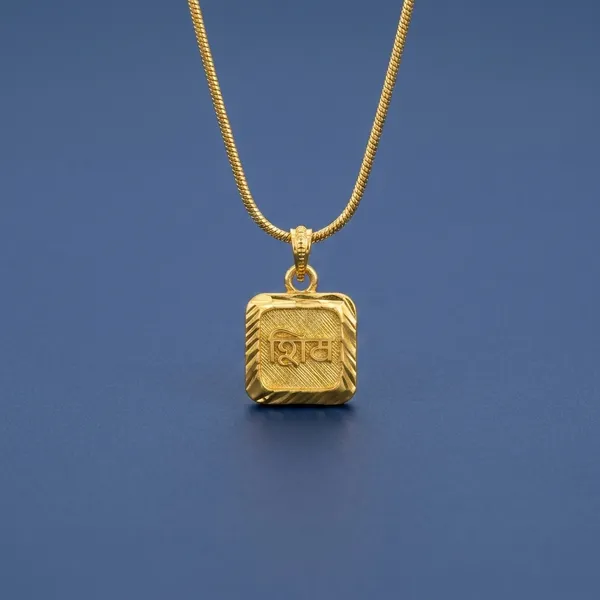 Gold_Plated_Square_Pendant_Necklace_With_Chain