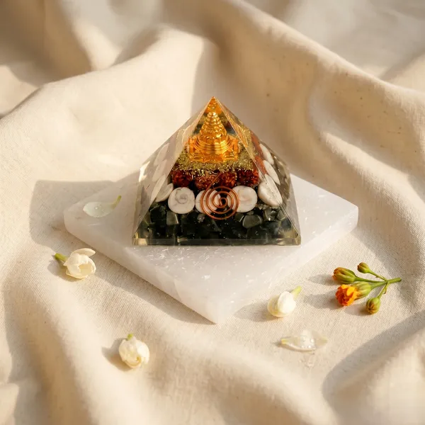 Exquisite_Laxmi_Yantra_Pyramid_With_Free_Square_Raw_Selenite_Plate_|_Balance_&_Protection
