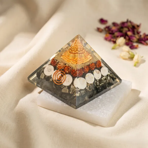 Exquisite_Laxmi_Yantra_Pyramid_With_Free_Square_Raw_Selenite_Plate_|_Balance_&_Protection