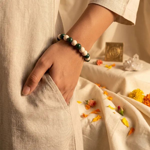 Handcrafted_Green_Jade_Tulsi_Bracelet_|_Balance_&_Protection