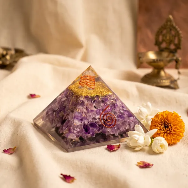 Elegant_Amethyst_Pyramid_|_Healing_&_Clarity