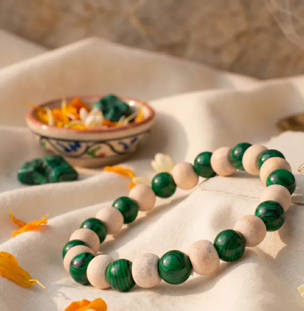 Handcrafted_Malachite_With_Tulsi_Bracelet_|_Balance_&_Protection