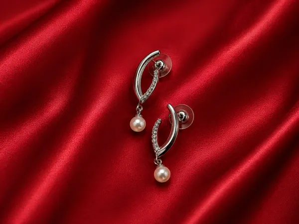 Luna_Pearl_Drop_Earrings