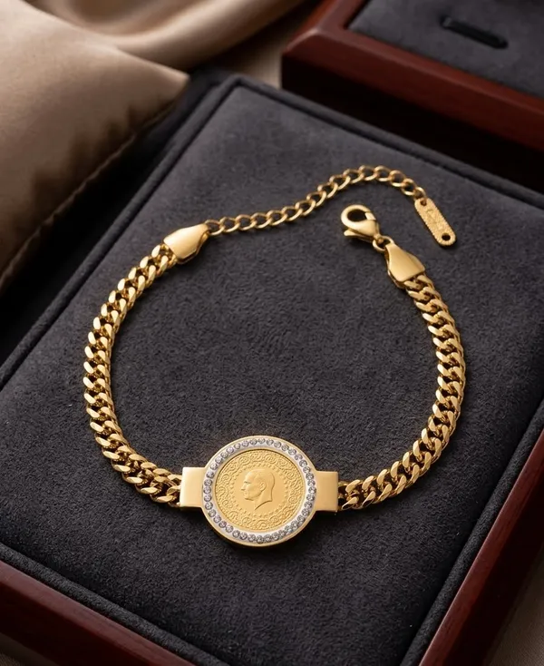 Vintage_Sovereign_Charm_Bracelet