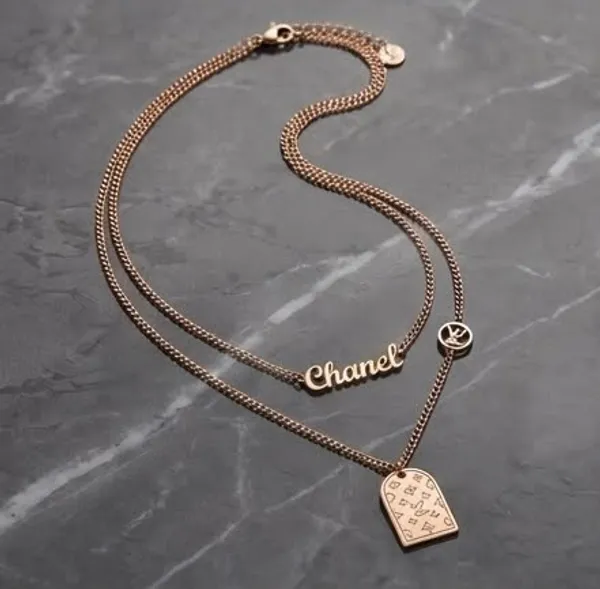 Elegant_Dual_Layer_Charm_Necklace