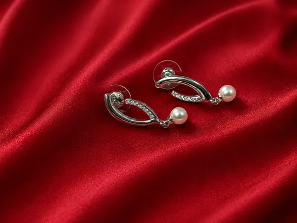 Luna_Pearl_Drop_Earrings