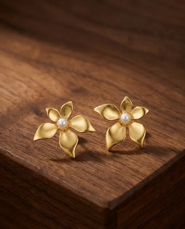 Radiant_Floral_Pearl_Stud_Earring