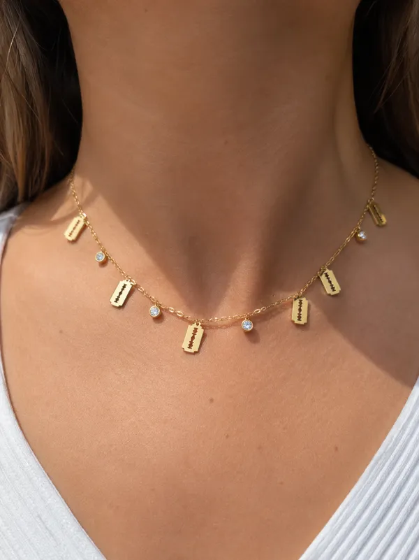 Fashionista_Razor_Blade_Gold_Necklace_With_Crystal_Drop