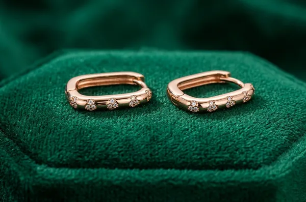 Starlit_Gold_Hoop_Earring