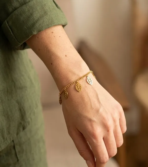 Leaf_Whisper_Charm_Bracelet