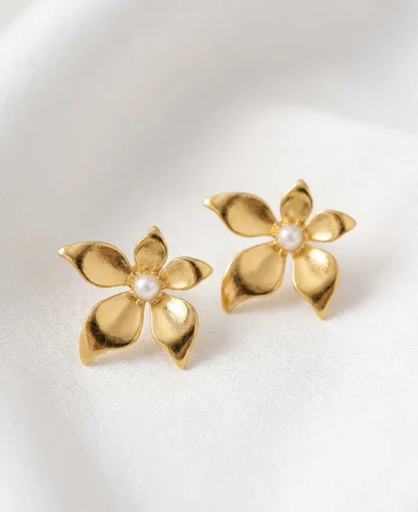 Radiant_Floral_Pearl_Stud_Earring