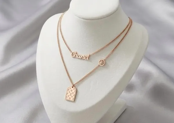 Elegant_Dual_Layer_Charm_Necklace