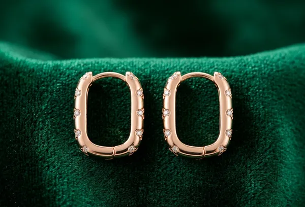 Starlit_Gold_Hoop_Earring