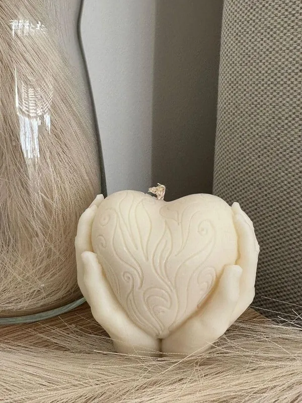 Heart_In_Hand_Soy_Wax_Candle_Pack_Of_2