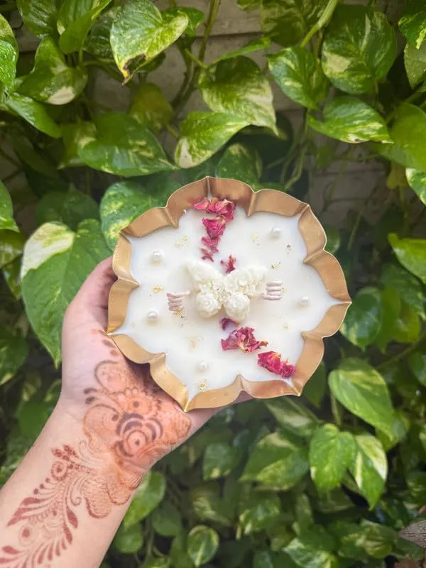 Urli_Scented_Candle_With_Flower_Wax_Design