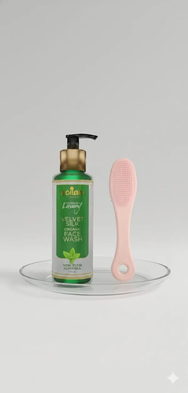 Velvet_Silk_Face_Wash_With_Cleansing_Brush