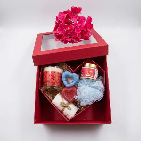 Valentine's_Day_Gift_Set_With_Body_Cream_And_Candle_Pack_Of_6