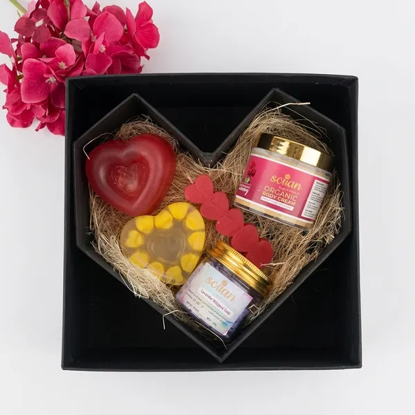Valentine_Gift_Set_With_Body_Cream_Soap_And_Candle_Pack_Of_5