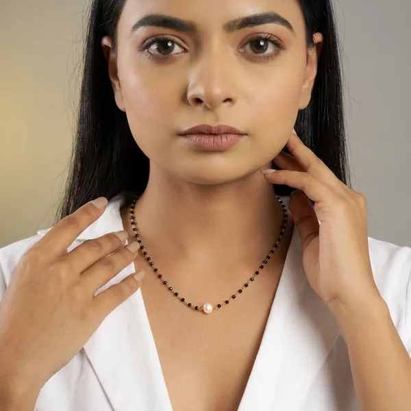 Pure_Silver_With_18K_Gold_Plating_With_Real_Pearl_In_Center_And_Natural_Black_Spinnel_Stone_Chain