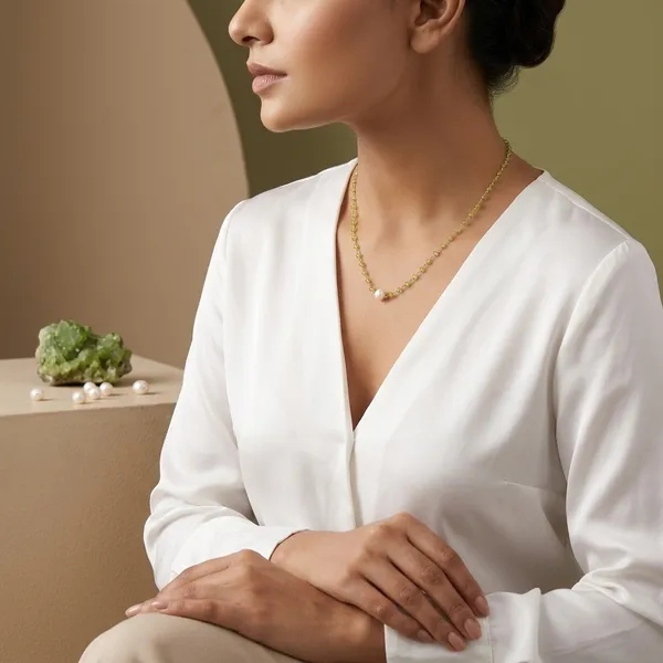Pure_Silver_With_18K_Gold_Plating_With_Real_Pearl_In_Center_And_Natural_Peridot_Stone_Chain