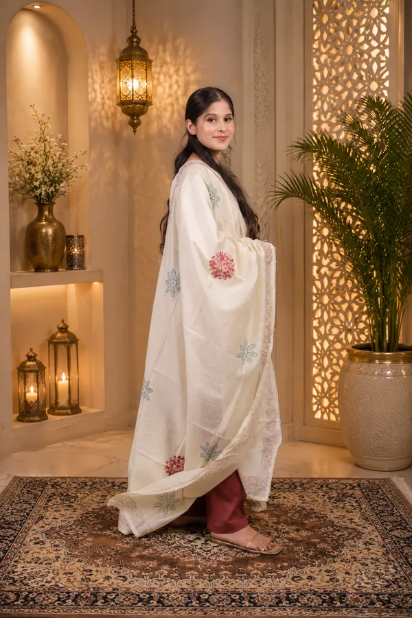 Cream_Cotton_Embroidered_Floral_Salwar_Suit_Set_For_Women