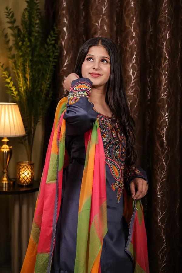 Grey_Jaam_Cotton_Embroidered_Kurti_Set_For_Women