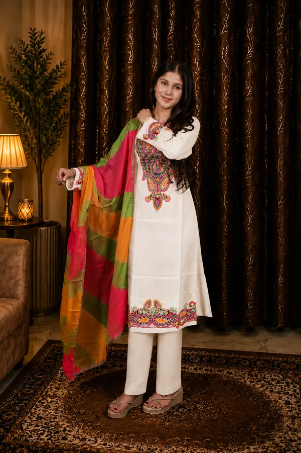 White_Jaam_Cotton_Embroidered_Floral_Kurta_Set_For_Women