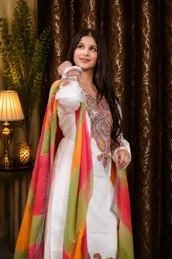 White_Jaam_Cotton_Embroidered_Floral_Kurta_Set_For_Women
