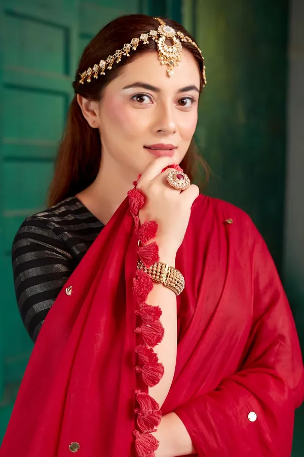 Tamaira_Fashion_Women_S_Embellished_Sequinned_Pure_Cotton_Saree_Solidsequinparent