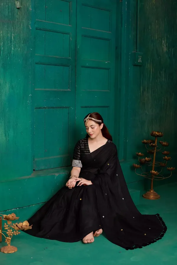 Tamaira_Fashion_Women_S_Embellished_Sequinned_Pure_Cotton_Saree_Solidsequinparent
